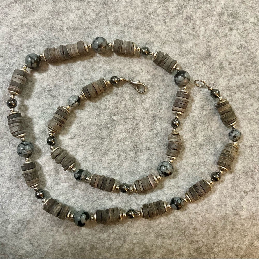 Elegant Gray Beaded Jewelry Set - Picture 2 of 5